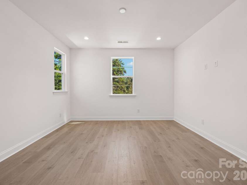 15625 Northcross Drive, Huntersville, NC 28078.  MLS# CAR4435120, YatesRealty ID 56833. Primary Bedroom