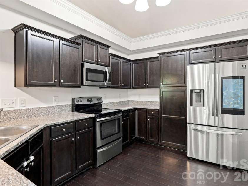 123 Sherham Way, Rock Hill, SC 29732.  MLS# CAR4432318, YatesRealty ID 56836. Kitchin with granite countertops, vaulted ceiling and dark walnut cabinets