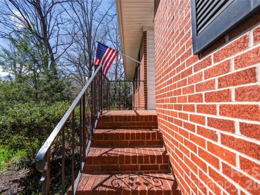 1000 Sumter Street, Shelby, NC 28150.  MLS# CAR4359333, YatesRealty ID 5684. Front Entry