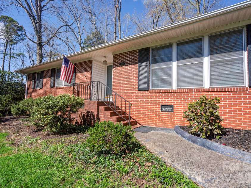 1000 Sumter Street, Shelby, NC 28150.  MLS# CAR4359333, YatesRealty ID 5684. Front Walk