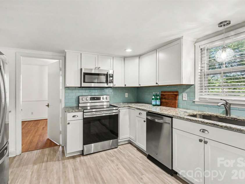 833 Archdale Drive, Charlotte, NC 28217.  MLS# CAR4432284, YatesRealty ID 56842. 