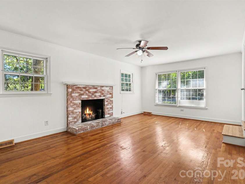 833 Archdale Drive, Charlotte, NC 28217.  MLS# CAR4432284, YatesRealty ID 56842. 