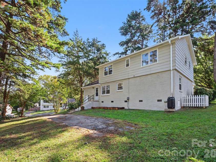833 Archdale Drive, Charlotte, NC 28217.  MLS# CAR4432284, YatesRealty ID 56842. 
