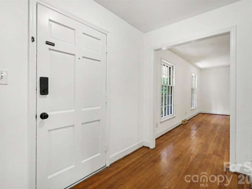 833 Archdale Drive, Charlotte, NC 28217.  MLS# CAR4432284, YatesRealty ID 56842. 