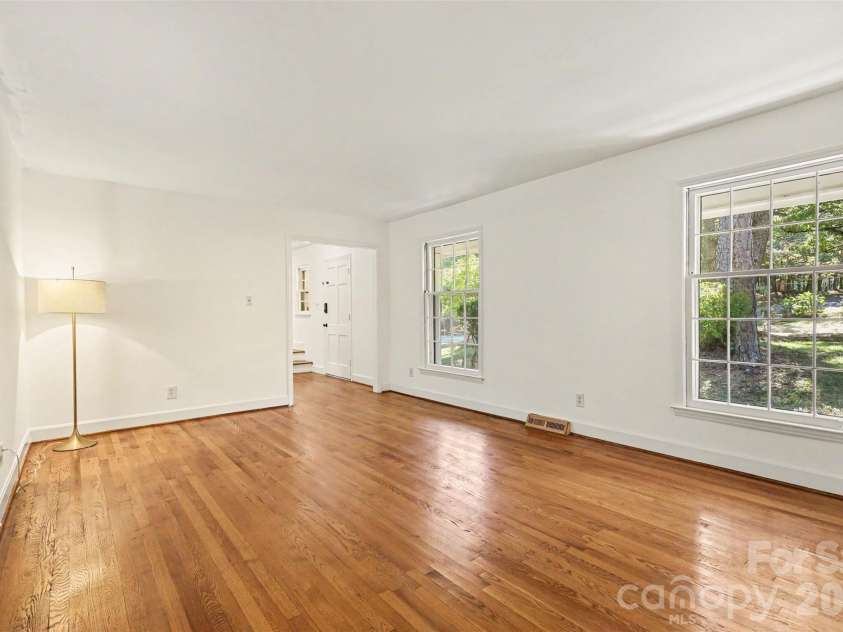 833 Archdale Drive, Charlotte, NC 28217.  MLS# CAR4432284, YatesRealty ID 56842. 
