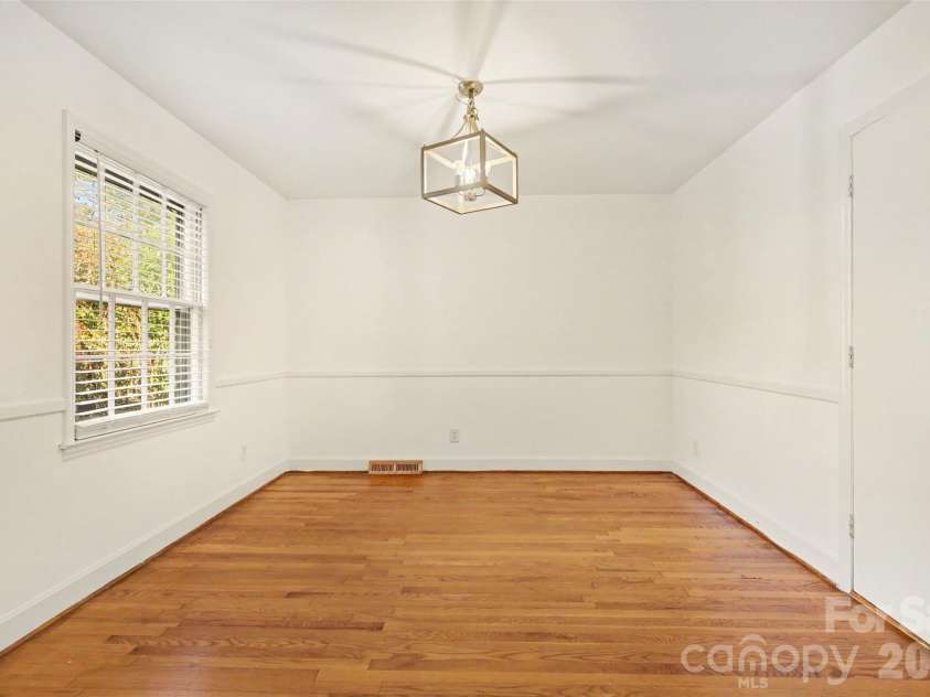 833 Archdale Drive, Charlotte, NC 28217.  MLS# CAR4432284, YatesRealty ID 56842. 