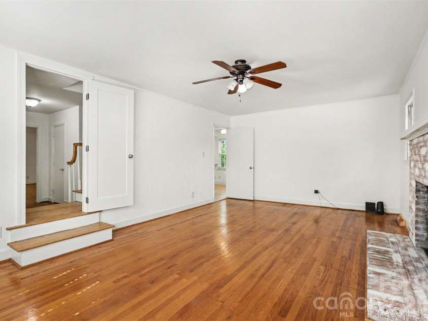 833 Archdale Drive, Charlotte, NC 28217.  MLS# CAR4432284, YatesRealty ID 56842. 