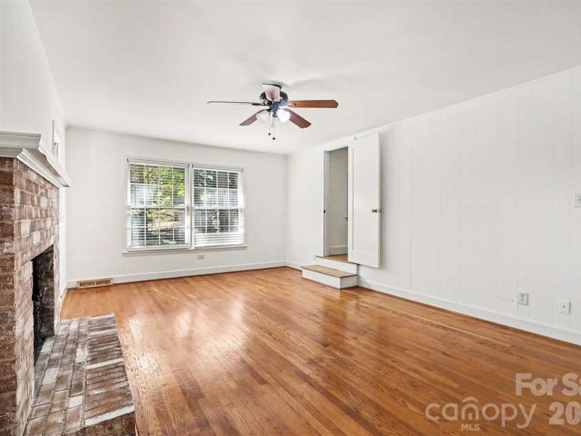 833 Archdale Drive, Charlotte, NC 28217.  MLS# CAR4432284, YatesRealty ID 56842. 