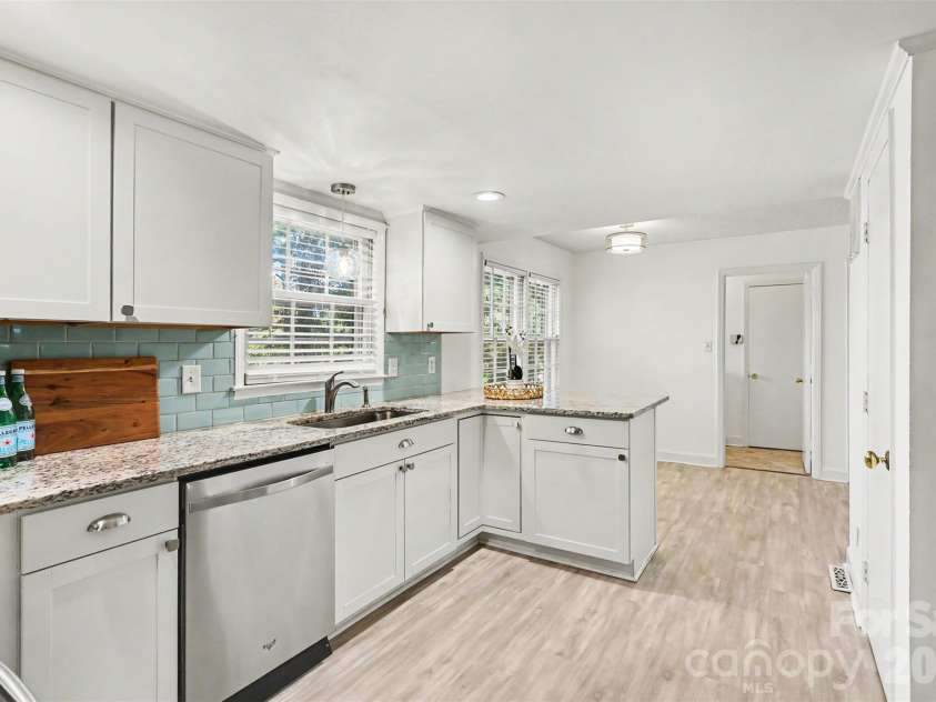 833 Archdale Drive, Charlotte, NC 28217.  MLS# CAR4432284, YatesRealty ID 56842. 