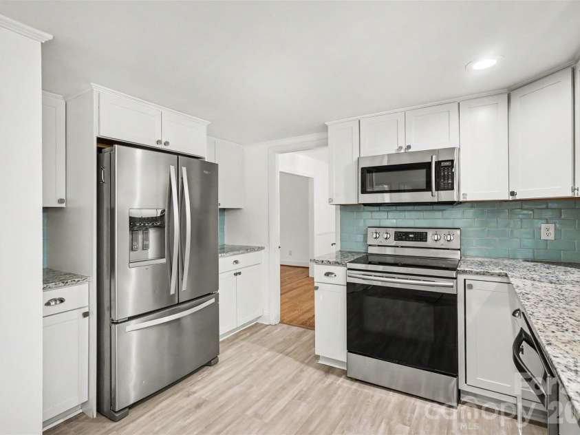 833 Archdale Drive, Charlotte, NC 28217.  MLS# CAR4432284, YatesRealty ID 56842. 