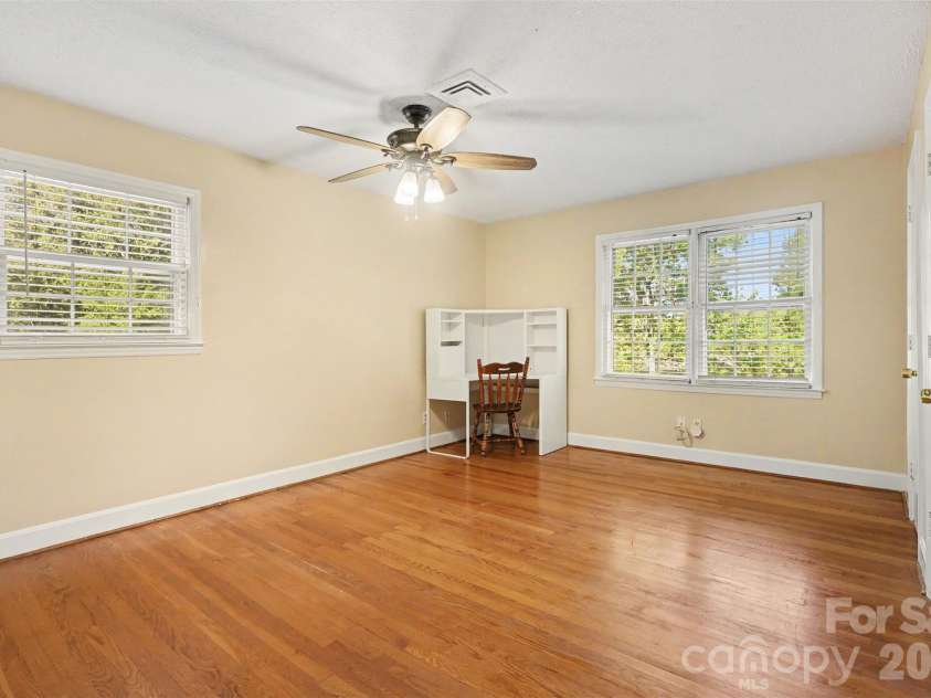 833 Archdale Drive, Charlotte, NC 28217.  MLS# CAR4432284, YatesRealty ID 56842. 