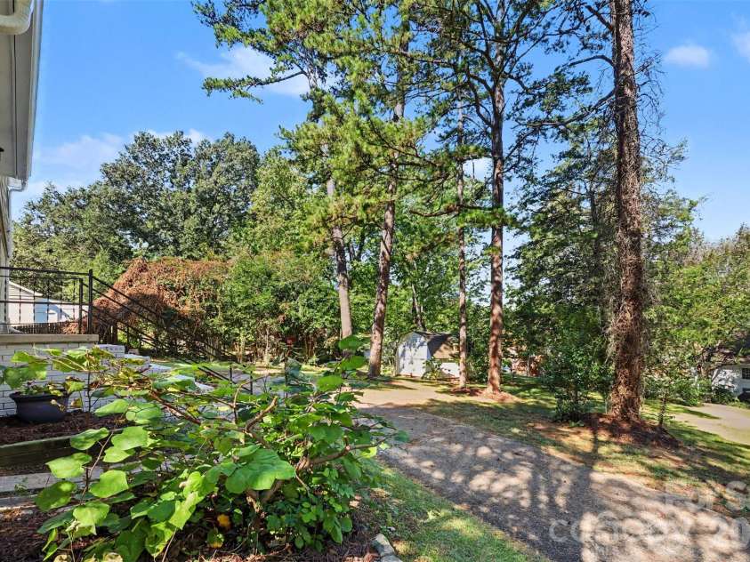833 Archdale Drive, Charlotte, NC 28217.  MLS# CAR4432284, YatesRealty ID 56842. 