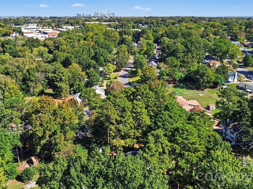 833 Archdale Drive, Charlotte, NC 28217.  MLS# CAR4432284, YatesRealty ID 56842. 
