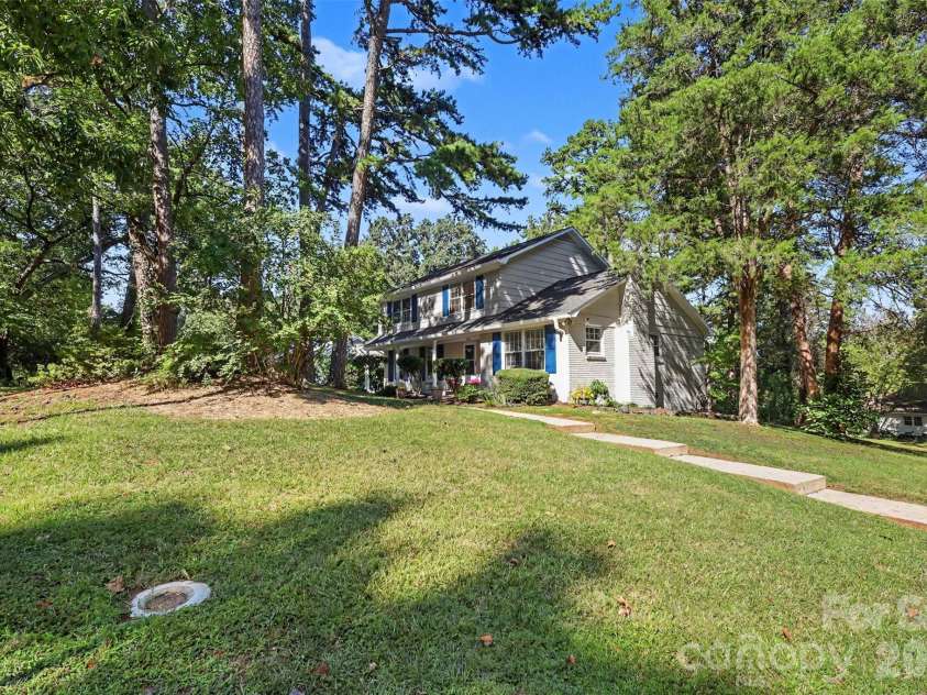 833 Archdale Drive, Charlotte, NC 28217.  MLS# CAR4432284, YatesRealty ID 56842. 