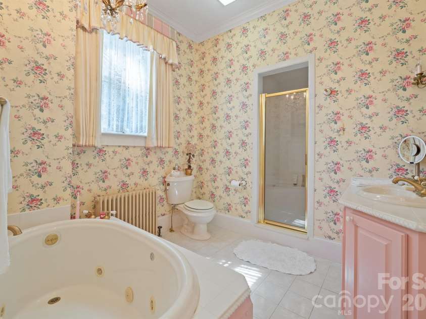 618 Aspen Street, Lincolnton, NC 28092.  MLS# CAR4419967, YatesRealty ID 56843. 