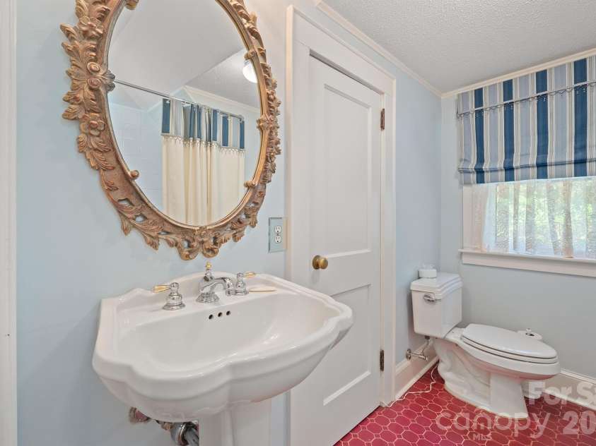 618 Aspen Street, Lincolnton, NC 28092.  MLS# CAR4419967, YatesRealty ID 56843. 