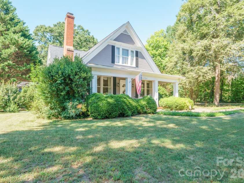 618 Aspen Street, Lincolnton, NC 28092.  MLS# CAR4419967, YatesRealty ID 56843. 