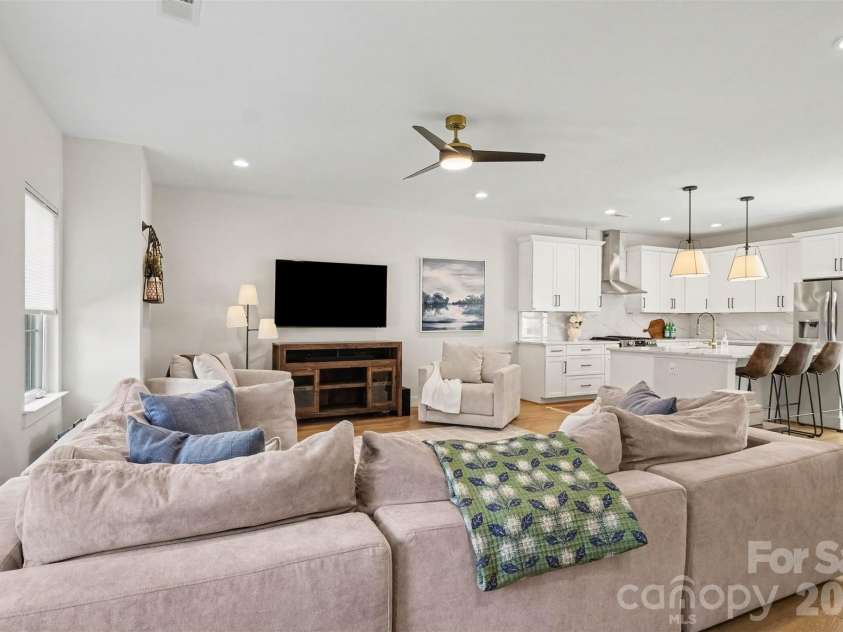 1713 Mimosa Avenue, Charlotte, NC 28205.  MLS# CAR4429239, YatesRealty ID 56845. 
