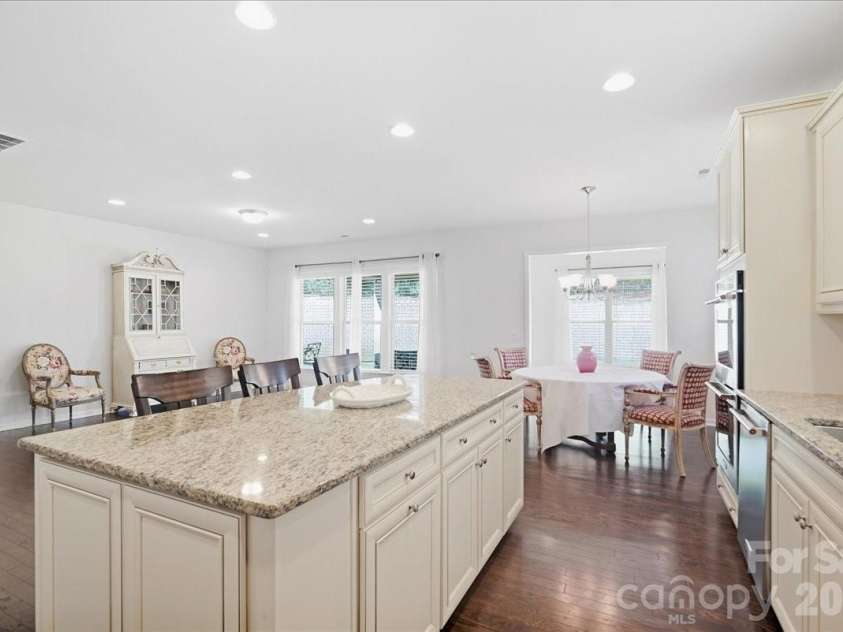 389 Harvest Valley Lane, Fort Mill, SC 29715.  MLS# CAR4428912, YatesRealty ID 56847. Soft close cabinet doors, pull out shelves