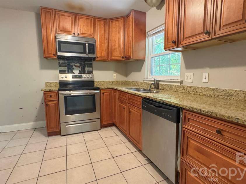 350 Waycross Drive, Charlotte, NC 28214.  MLS# CAR4435161, YatesRealty ID 56849. 