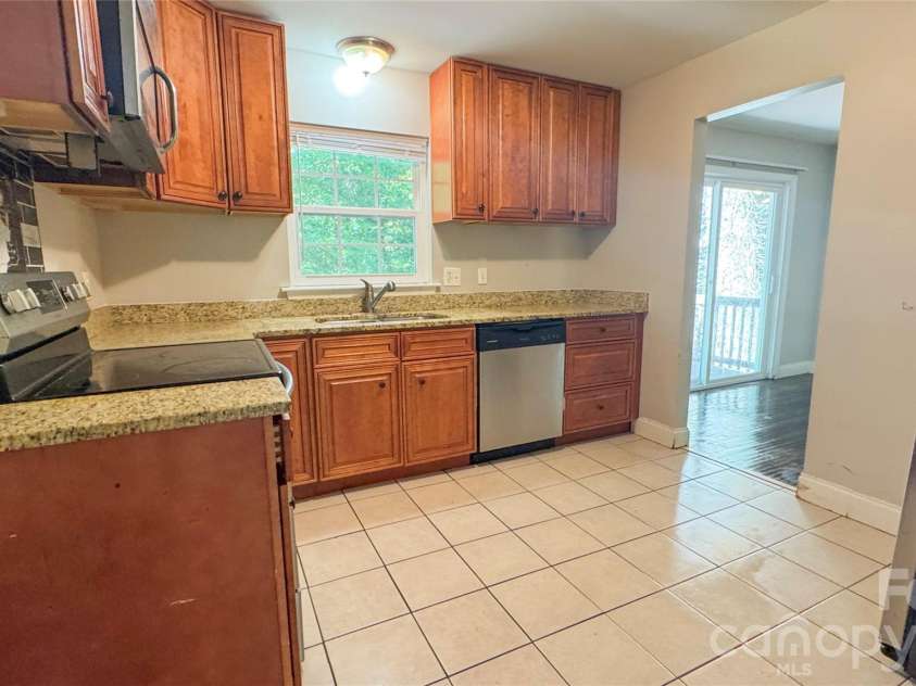 350 Waycross Drive, Charlotte, NC 28214.  MLS# CAR4435161, YatesRealty ID 56849. 