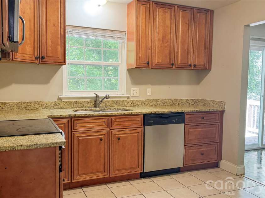 350 Waycross Drive, Charlotte, NC 28214.  MLS# CAR4435161, YatesRealty ID 56849. 