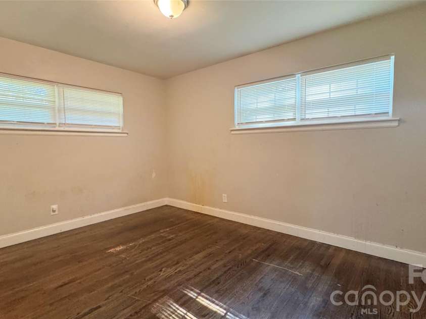350 Waycross Drive, Charlotte, NC 28214.  MLS# CAR4435161, YatesRealty ID 56849. 