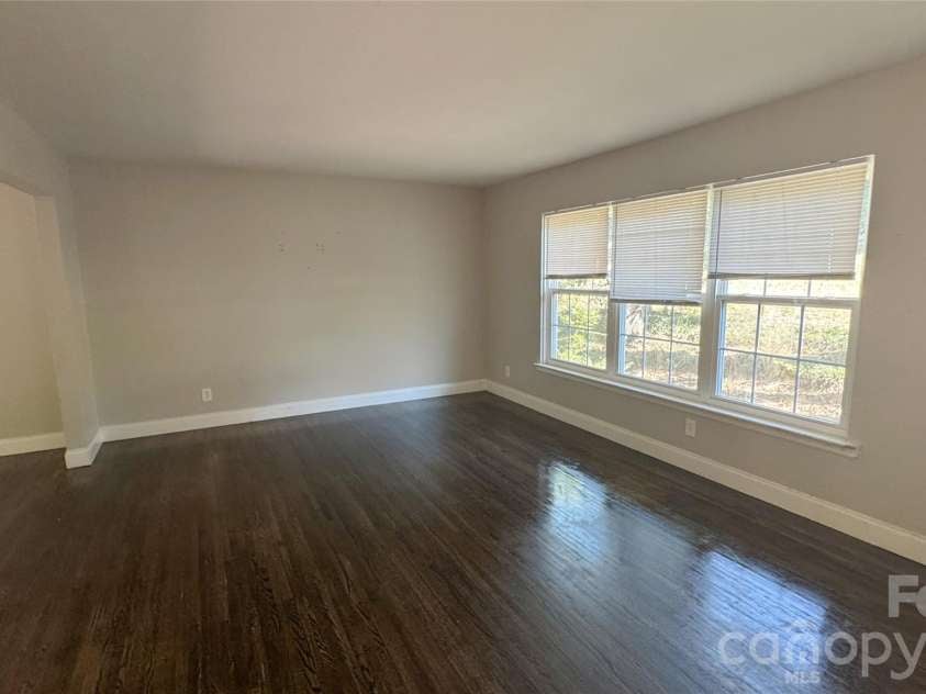 350 Waycross Drive, Charlotte, NC 28214.  MLS# CAR4435161, YatesRealty ID 56849. 