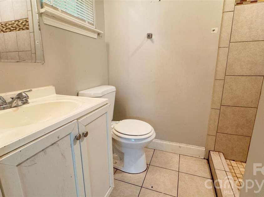 350 Waycross Drive, Charlotte, NC 28214.  MLS# CAR4435161, YatesRealty ID 56849. 