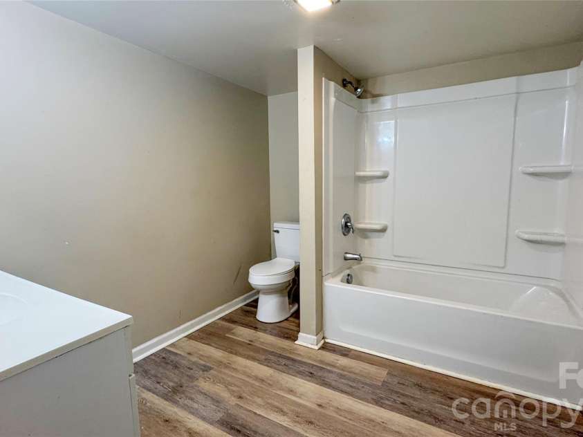350 Waycross Drive, Charlotte, NC 28214.  MLS# CAR4435161, YatesRealty ID 56849. 