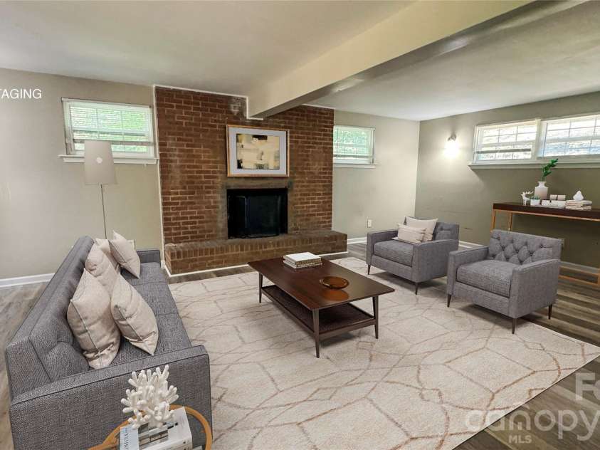 350 Waycross Drive, Charlotte, NC 28214.  MLS# CAR4435161, YatesRealty ID 56849. 