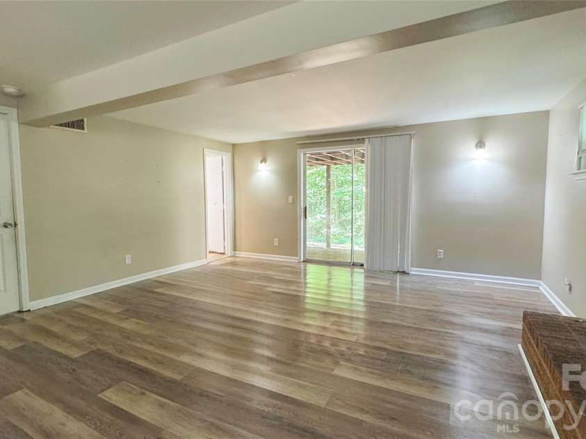 350 Waycross Drive, Charlotte, NC 28214.  MLS# CAR4435161, YatesRealty ID 56849. 