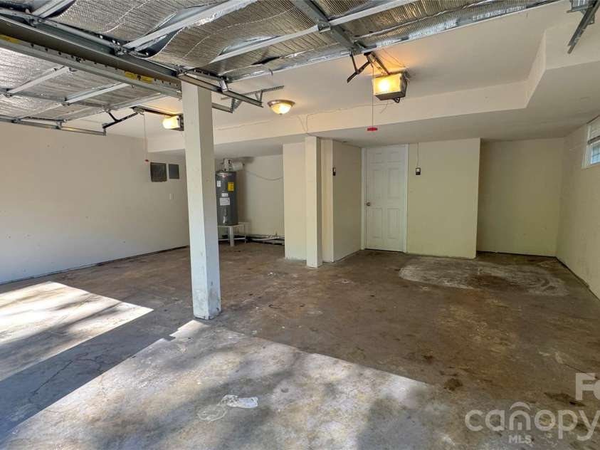 350 Waycross Drive, Charlotte, NC 28214.  MLS# CAR4435161, YatesRealty ID 56849. 
