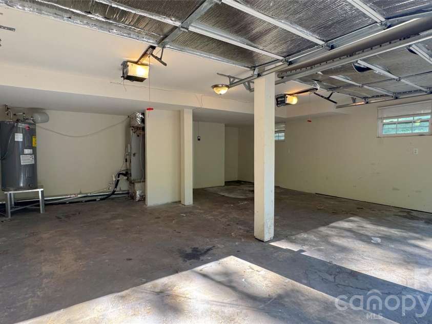 350 Waycross Drive, Charlotte, NC 28214.  MLS# CAR4435161, YatesRealty ID 56849. 