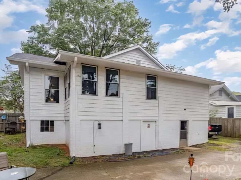 317 Kerr Street, Concord, NC 28025.  MLS# CAR4435171, YatesRealty ID 56856. 