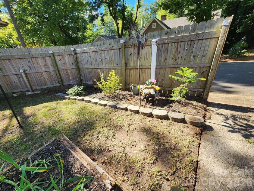 317 Kerr Street, Concord, NC 28025.  MLS# CAR4435171, YatesRealty ID 56856. 