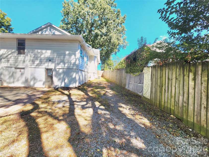 317 Kerr Street, Concord, NC 28025.  MLS# CAR4435171, YatesRealty ID 56856. 