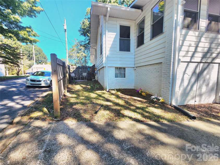 317 Kerr Street, Concord, NC 28025.  MLS# CAR4435171, YatesRealty ID 56856. 