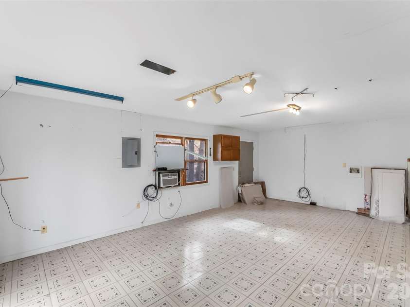 350 Sandy Bottom Road, Marshall, NC 28753.  MLS# CAR4351677, YatesRealty ID 5686. 