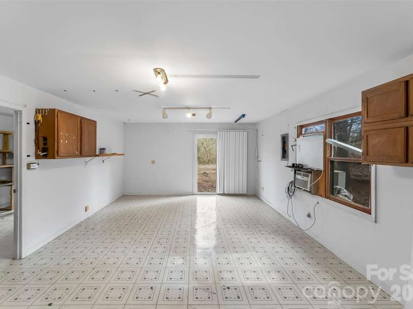 350 Sandy Bottom Road, Marshall, NC 28753.  MLS# CAR4351677, YatesRealty ID 5686. 