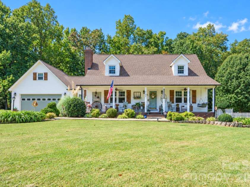 2105 Valley View Lane, Lincolnton, NC 28092.  MLS# CAR4433670, YatesRealty ID 56860. 