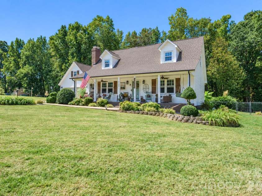 2105 Valley View Lane, Lincolnton, NC 28092.  MLS# CAR4433670, YatesRealty ID 56860. 
