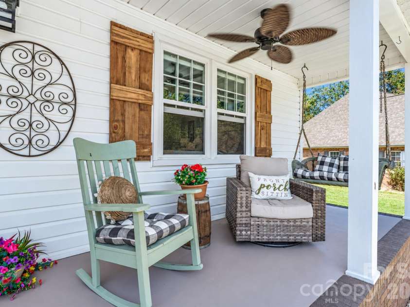 2105 Valley View Lane, Lincolnton, NC 28092.  MLS# CAR4433670, YatesRealty ID 56860. 
