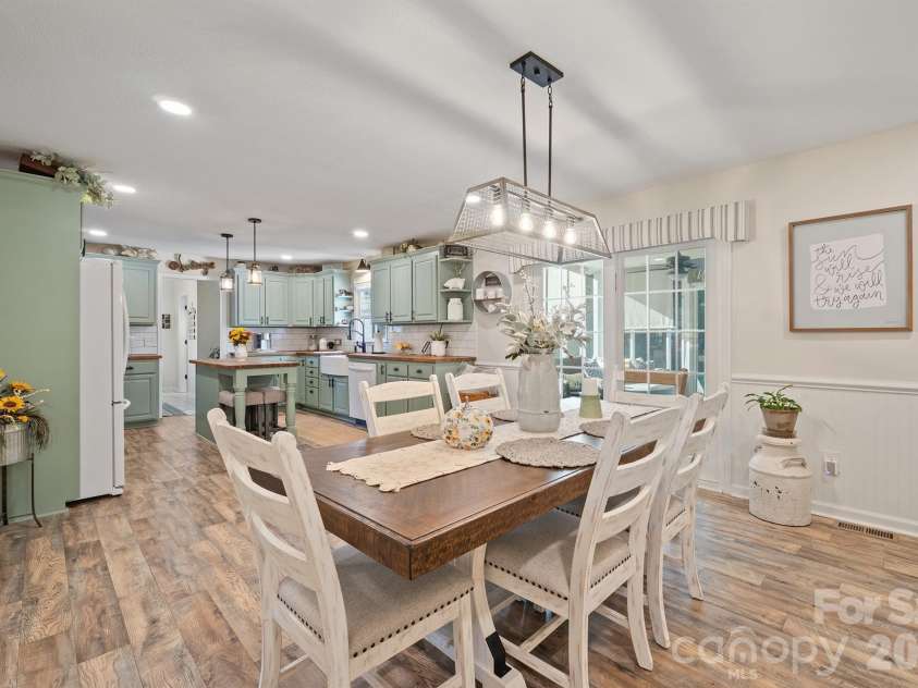 2105 Valley View Lane, Lincolnton, NC 28092.  MLS# CAR4433670, YatesRealty ID 56860. 