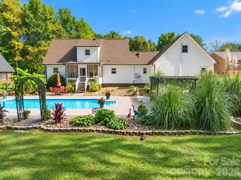 2105 Valley View Lane, Lincolnton, NC 28092.  MLS# CAR4433670, YatesRealty ID 56860. 