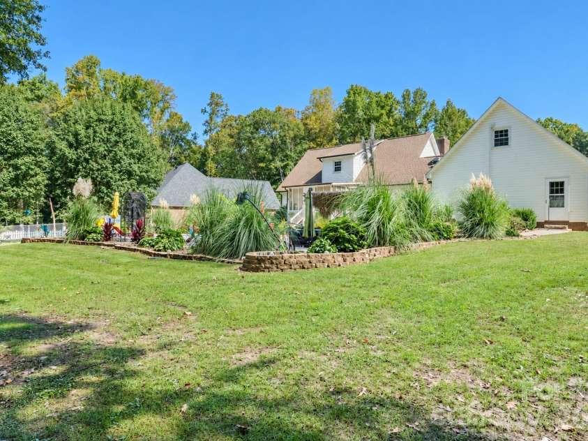 2105 Valley View Lane, Lincolnton, NC 28092.  MLS# CAR4433670, YatesRealty ID 56860. 