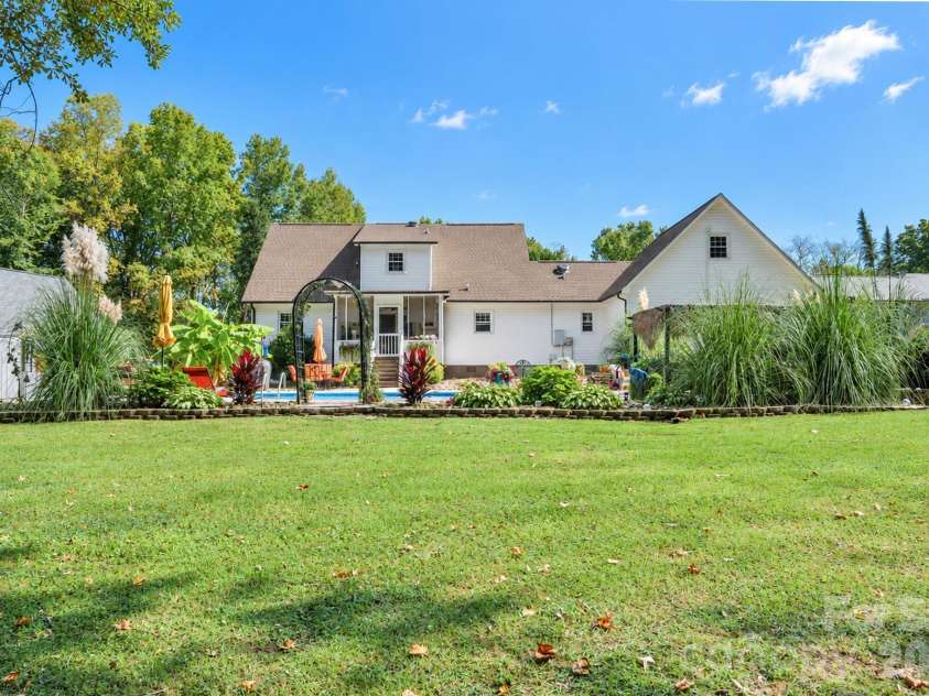 2105 Valley View Lane, Lincolnton, NC 28092.  MLS# CAR4433670, YatesRealty ID 56860. 