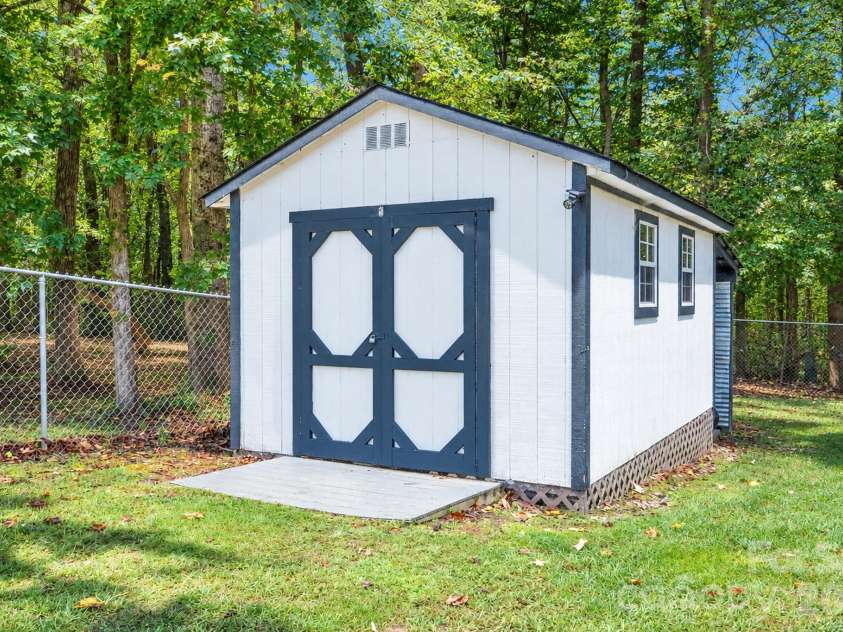 2105 Valley View Lane, Lincolnton, NC 28092.  MLS# CAR4433670, YatesRealty ID 56860. 