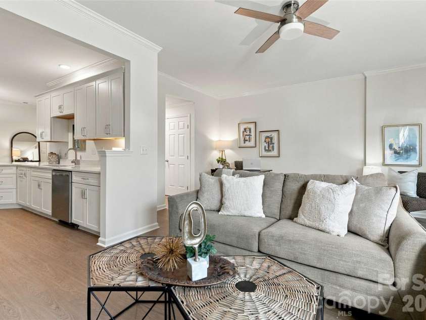 18631 Oakhurst Boulevard, Cornelius, NC 28031.  MLS# CAR4435092, YatesRealty ID 56861. 