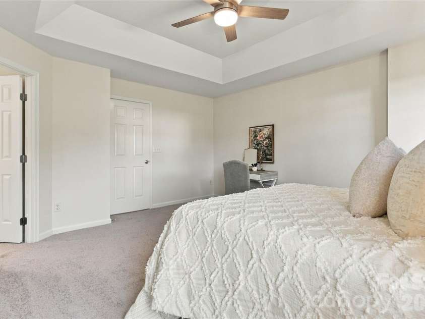 18631 Oakhurst Boulevard, Cornelius, NC 28031.  MLS# CAR4435092, YatesRealty ID 56861. 